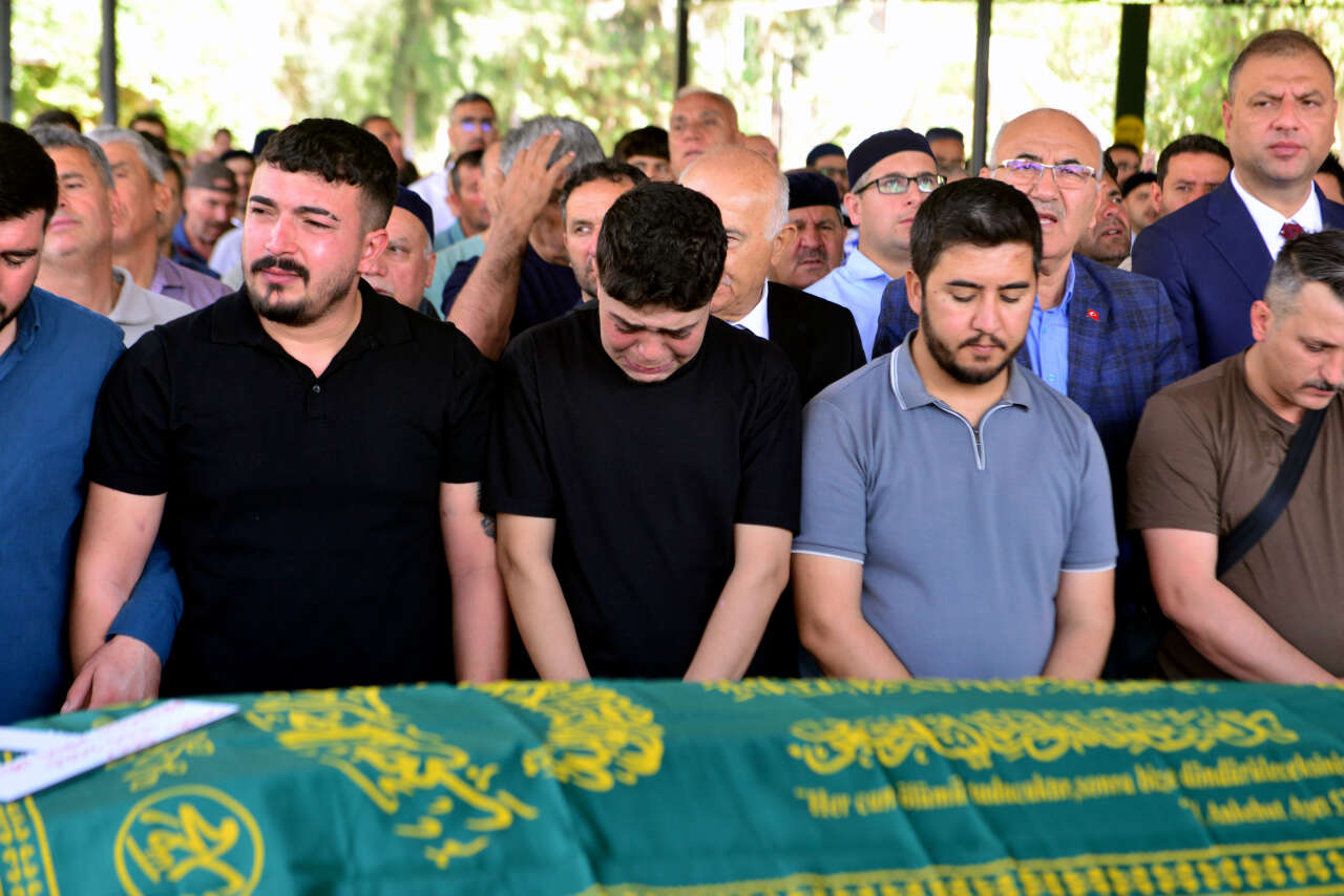 Türkiye’yi sarsan saldırı! 6 kişiden 5’i gözyaşlarıyla toprağa verildi 5